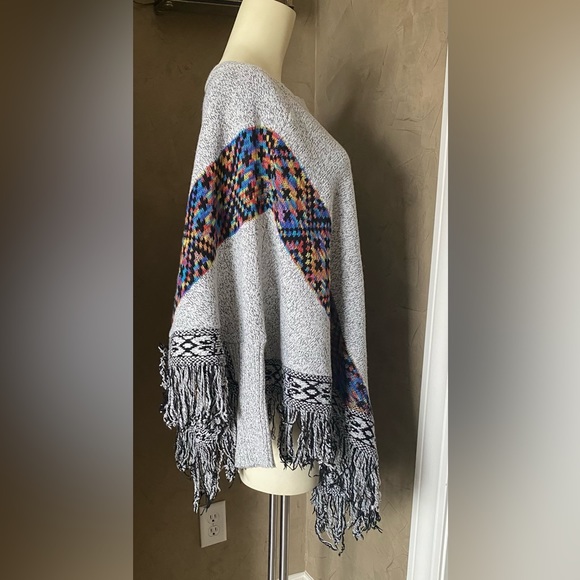 Womens Poncho Gray Southwest Aztec Fringe Pullover Fringe Bottom, boho - Picture 6 of 8